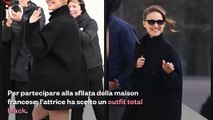 Natalie Portman: il look gotico total black alla sfilata di Dior