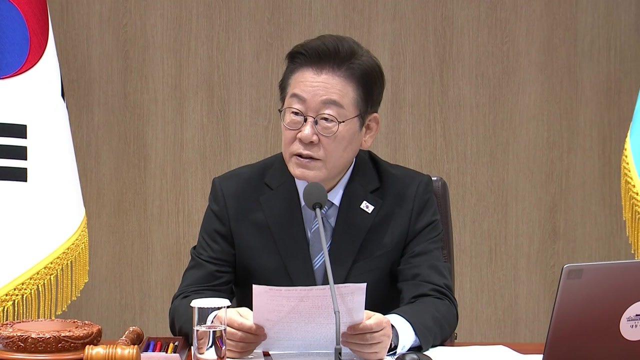 이 대통령 "지방 관광지 바가지요금, 단속 방법 없나" / YTN