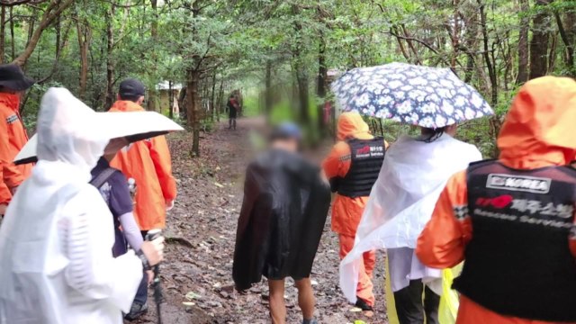 제주에서 관광객 11명 폭우에 고립됐다 무사히 구조 / YTN