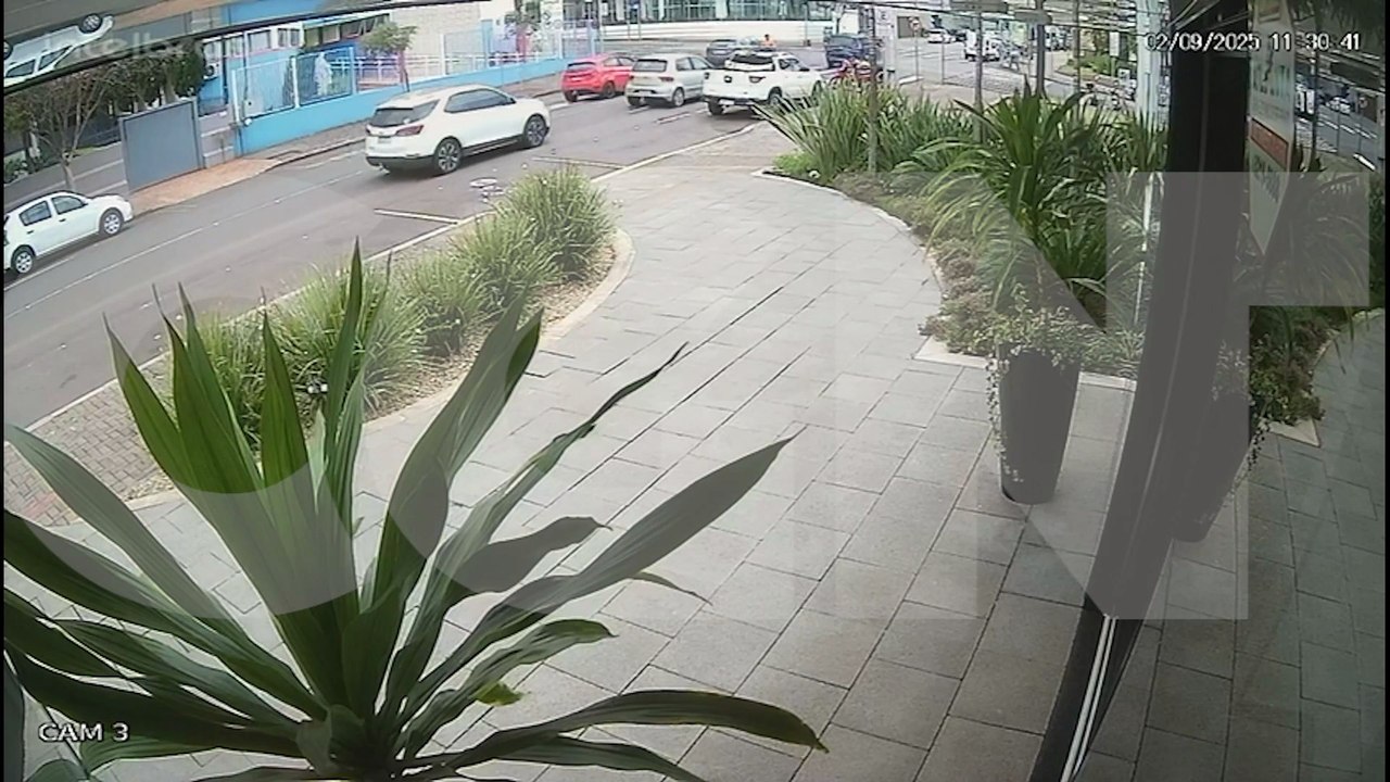 Por outro ângulo: veja como ocorreu o acidente entre carro e moto na Rua Rio de Janeiro