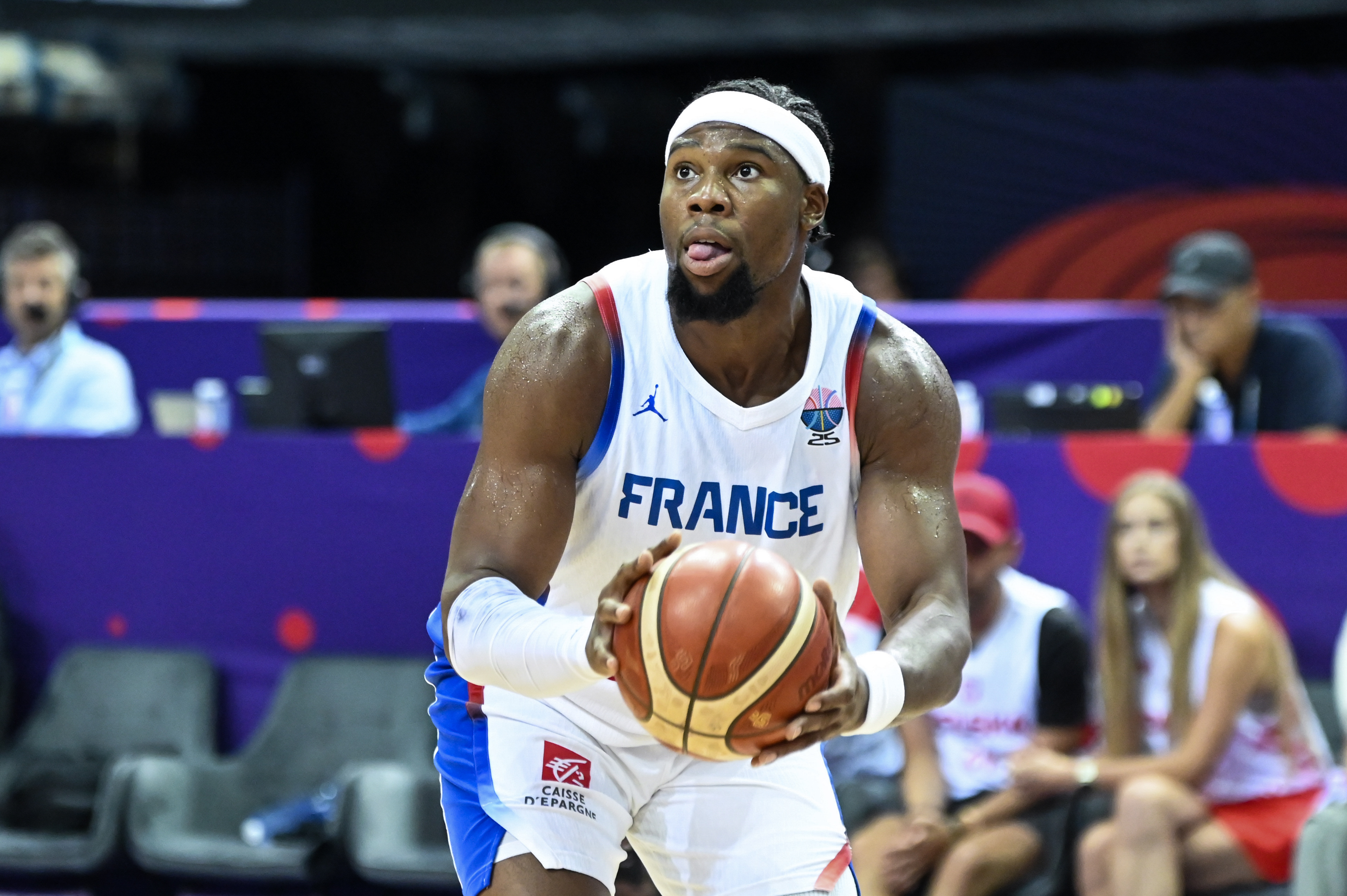 EuroBasket : Yabusele porte les Bleus vers une victoire cruciale face à la Pologne