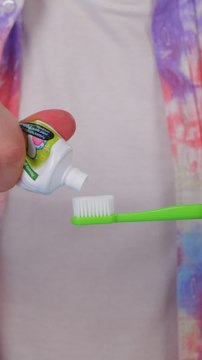 Smart Gadget to Get That Last Bit of Toothpaste Out! 🦷✨ #gadgets #asmr #lifehacks