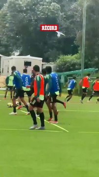 ¡OBED VARGAS CON EL TRI! 🤩🇲🇽El mediocampista mexicano ya se unió a los entrenamientos de la selección