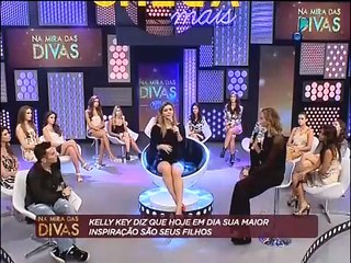 Kelly Key respondendo mais perguntas e mostrando o corpão