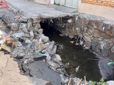Socavón en Saltillo: Calle Ignacio López Rayón peligrosa para peatones y tránsito