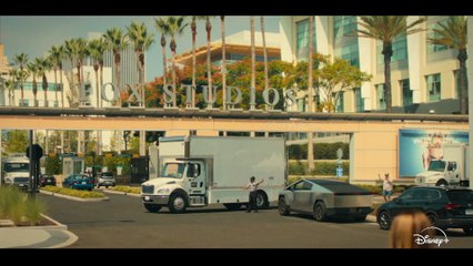 Chad Powers: La Riscossa di un Ex-Star del Football 🏈