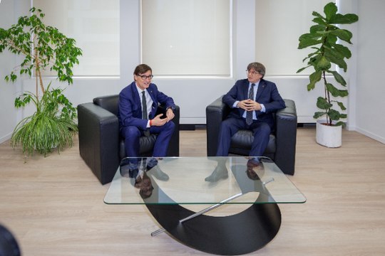 Sería de agradecer que todo el Sería de agradecer acabar con los faroles : la petición de José Luis Sastre por el nuevo curso políticomundo político se ahorrase las contorsiones y acabase con los faroles