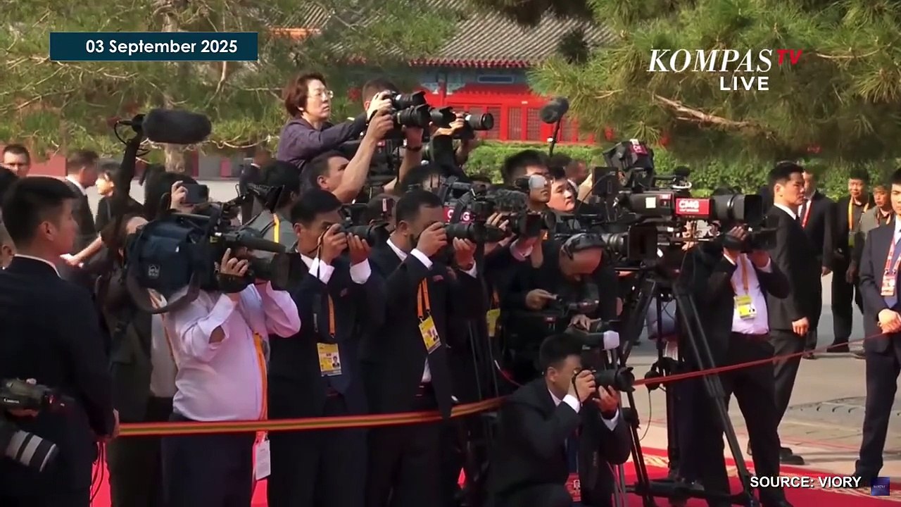 Momen Kim Jong Un, Xi Jinping & Putin Berjalan Berdampingan Hadiri Parade Militer China