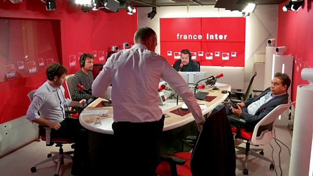 Le macumba de l'info : une salle, 27 ambiances - Le billet de Bertrand Chameroy