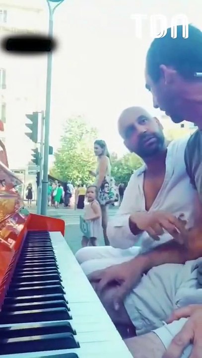 Nice : un pianiste de rue agressé et insulté en pleine performance, un policier en civil intervient 