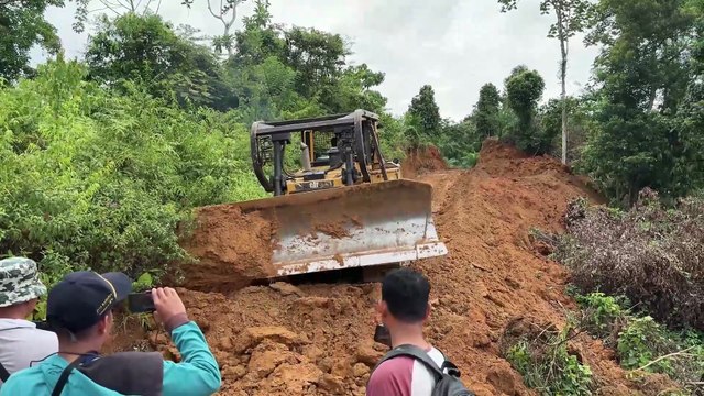 Guide to Improving the Quality of Plantation Roads with the Bulldozer D6R XL
