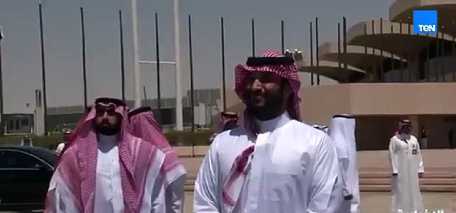رئيس دولة الإمارات الشيخ محمد بن زايد يصل إلى الرياض ويلتقي ولي العهد السعودي الأمير محمد بن سلمان.