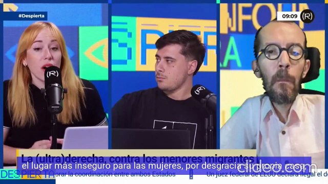 - ¿Dónde están las feministas? + Las feministas estamos enfrente de fascistas como tú .