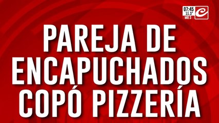 Pareja de encapuchados ingresó a pizzería y se llevó todo lo que pudo