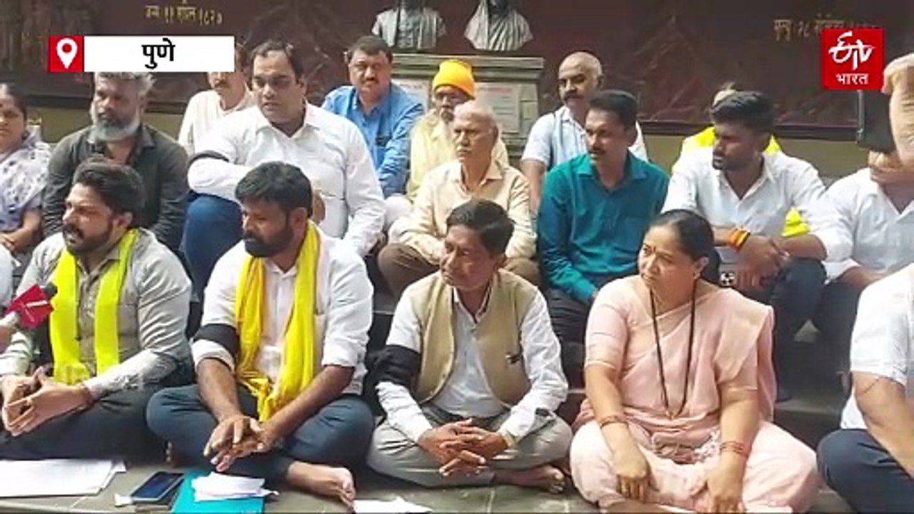 मराठा आरक्षण : राज्य शासनाचा जीआर फाडत लक्ष्मण हाकेंचं फुले वाड्यात एक दिवसीय आंदोलन