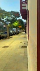 Destroza un contenedor en Santa Cruz, saca una navaja a los vecinos y es internado en el psiquiatra