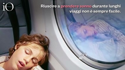 Il nuovo trend di TikTok per dormire in aereo? Gli esperti: «è pericoloso»