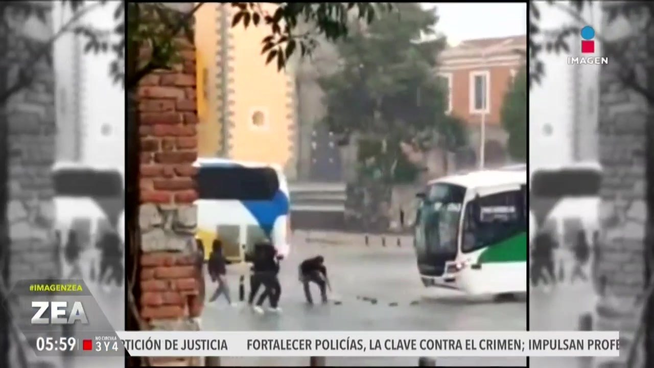 Estudiantes ocasionan daños en calles de Puebla | Noticias con Zea