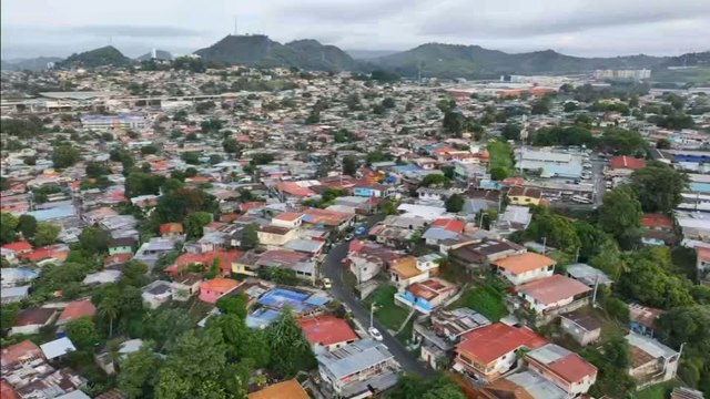 Lomas y callejones complican la recolección de basura en San Miguelito