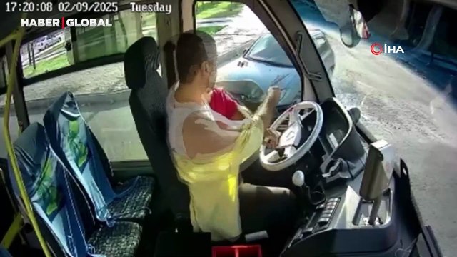 Şanlıurfa'da seyir halindeki otobüs şoförüne bıçaklı saldırı anları şoke etti!