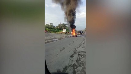 Fuerte choque con incendio en Villa Tunari dejó un auto calcinado en la ruta a Santa Cruz (Video)