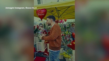 Romantico Rocco Hunt: regala un mazzo di rose alla moglie per San Valentino
