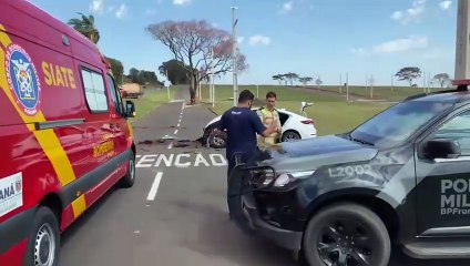 Carro carregado de maconha bate durante perseguição policial em Umuarama