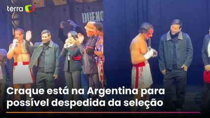 Messi vai a teatro em Buenos Aires e causa alvoroço com gritaria e aplausos na plateia