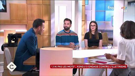Kendji Girac face à l’illettrisme : son premier contrat avec une maison de  disques signé sous pression, il raconte (Zapping TV)