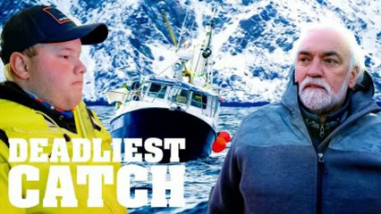 Wild Bill's Boat Gets Stuck Near Jagged Rocks! | Deadliest Catch