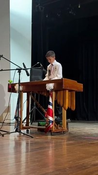 Estudiantes celebran la celebran la alegría de ser costarricenses.