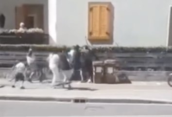 Oltrisarco, violenta rissa in strada: almeno tre feriti, coinvolte anche donne e minori