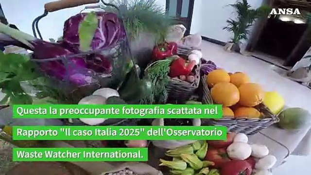 Cresce lo spreco alimentare degli italiani: buttato cibo per 14 miliardi