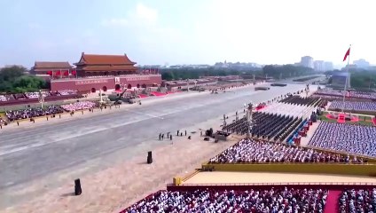 China saca músculo en un desfile militar en el que advierte de su "imparable" avance