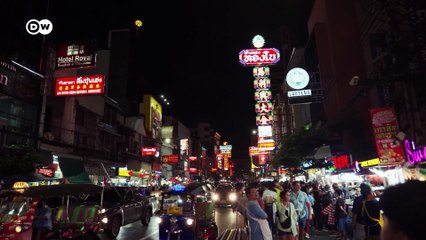 سيدة في مطبخ بانكوك الذي يهيمن عليه الرجال