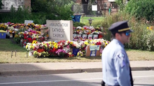 Vance visits Minneapolis to pay respects to church shooting victims