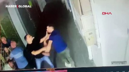 Adana erkek dehşeti! Kadını dükkan önünde darp ettiler