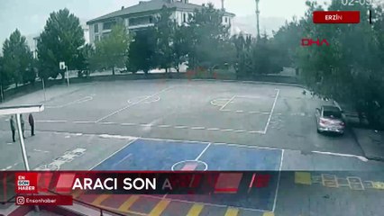 Erzincan'da çocukların üzerine giden aracı okul müdürü son anda durdurdu