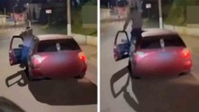 Bestuurder botst met huis nadat hij op het autodak klom tijdens roekeloze stunt
