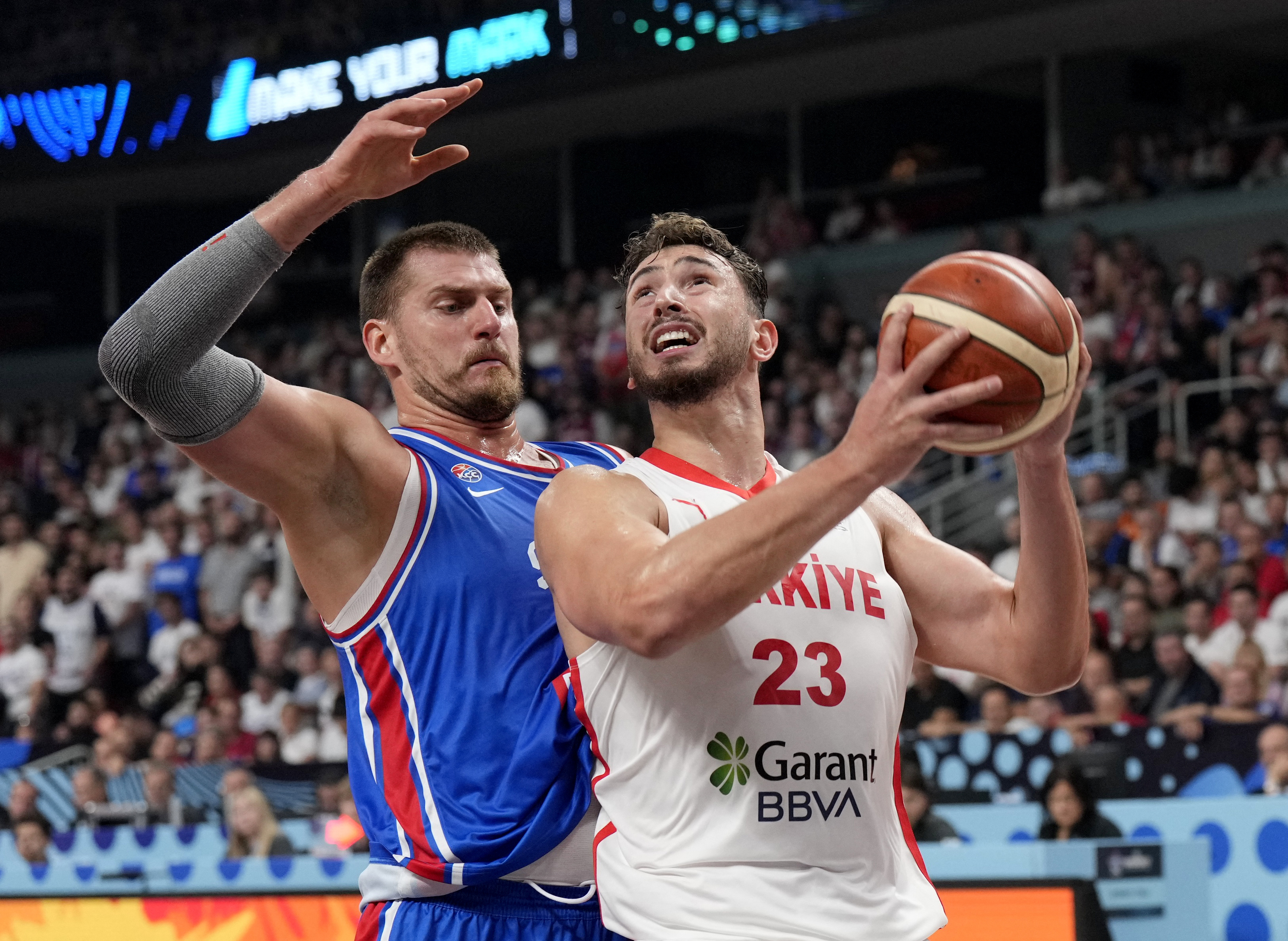 EuroBasket 2025 : Sengun et la Turquie remportent un duel de haute-volée face à la Serbie de Jokic