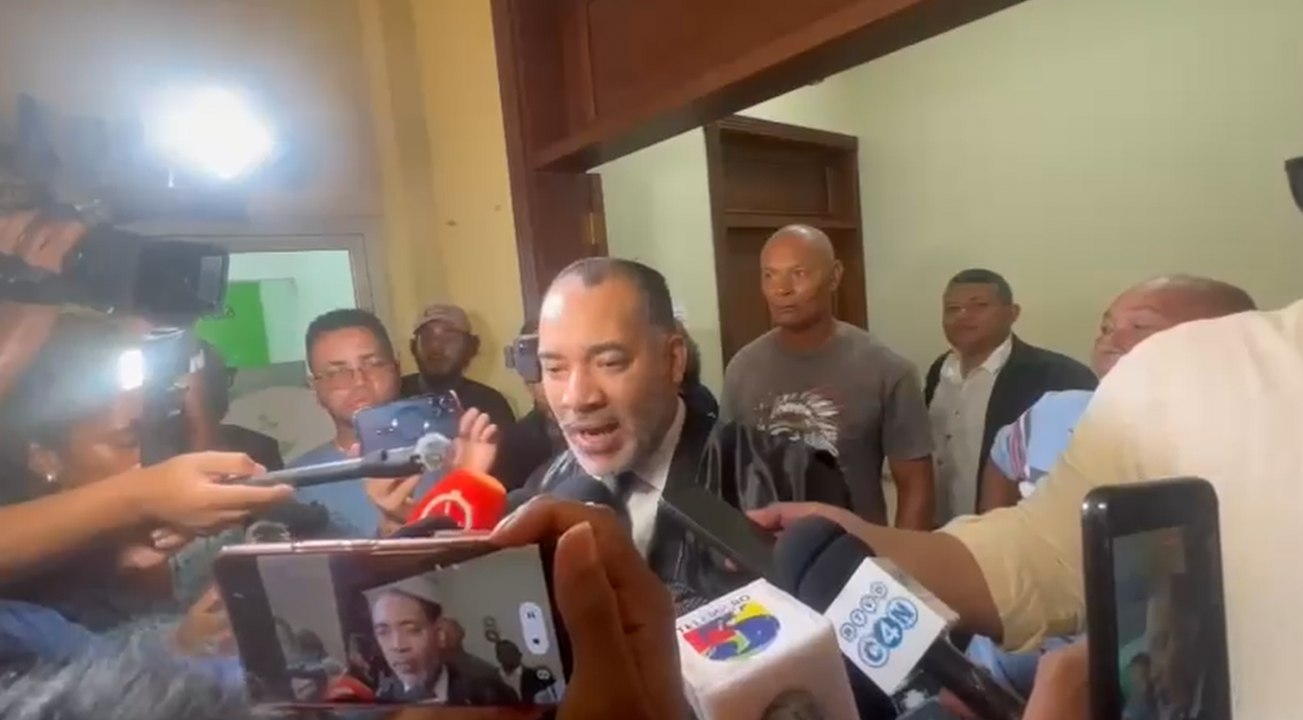 Abogado de víctima critica falta de arrepentimiento de imputados en caso de violación grupal en Villa González