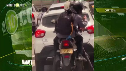 ¡Pille las placas! Atracan a mano armada ocupantes de un taxi en la Autopista Sur