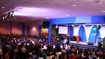 Pastor humilla a feligrés por ofrenda de L 165 y por su nombre por 'no diezmar'