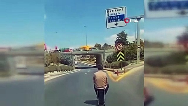 Yolda neyin üstünde seyahat ettiğini gören gözlerine inanamadı
