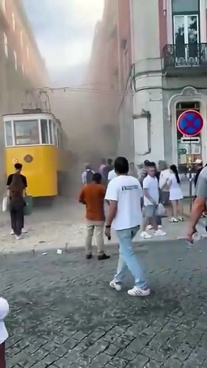 Lisbonne : le déraillement du funiculaire de Glória fait 15 morts et 18 blessés, une enquête ouverte au Portugal