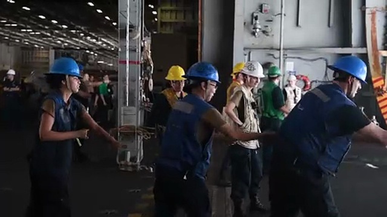 The mighty USS Nimitz (CVN 68), a Nimitz-class aircraft carrier. ⚓🇺🇸