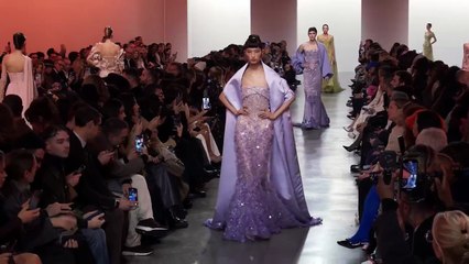 Elie Saab, l'opulenza della sfilata Haute Couture Primavera-Estate 2025