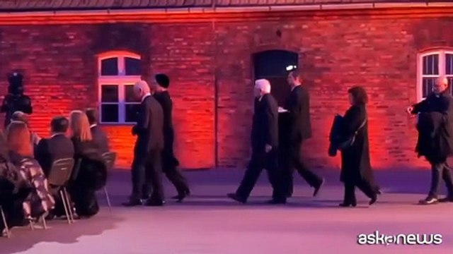 Cerimonia ad Auschwitz: il presidente Mattarella ricorda la liberazione con leader di 54 paesi