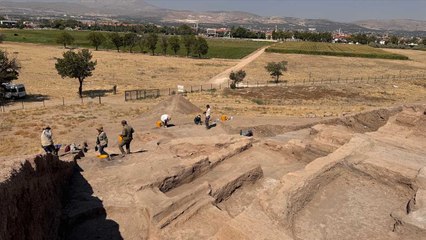 En eski yemek takımı olabilir: Karahöyük'te bulundu tam 3 bin 500 yıllık