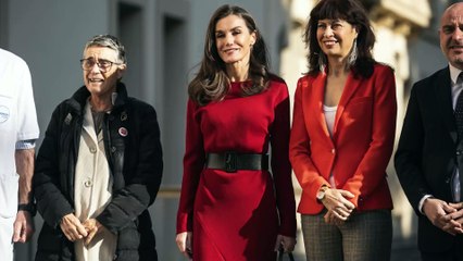 Come Letizia di Spagna trasforma un suo look con una semplice cintura